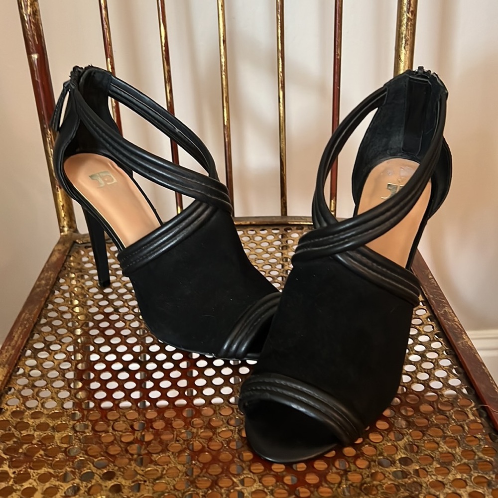 Joe’s Jeans Black Suede Peep Toe Sandal NWOT - Picture 6 of 10